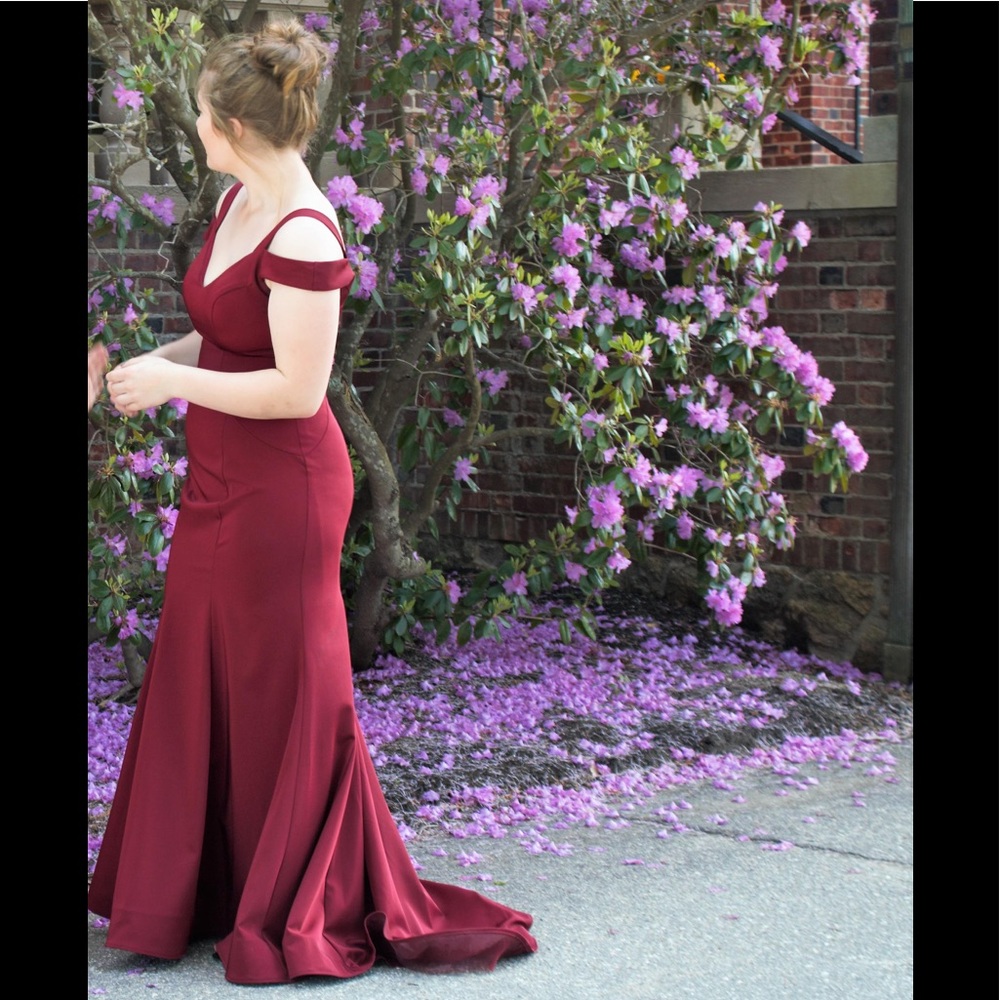 Dave & Johnny deep red mermaid gown